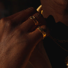 Laden Sie das Bild in den Galerie-Viewer, Twisted Ring | Akoyama