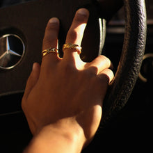 Laden Sie das Bild in den Galerie-Viewer, Twisted Ring | Akoyama