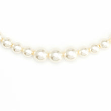 Laden Sie das Bild in den Galerie-Viewer, Pearl Necklace Graduated | Akoyama